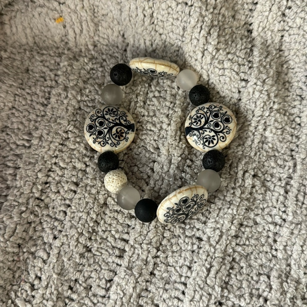 Stone Stretchy Bracelet Swirly Tree design - different clear and dark beads